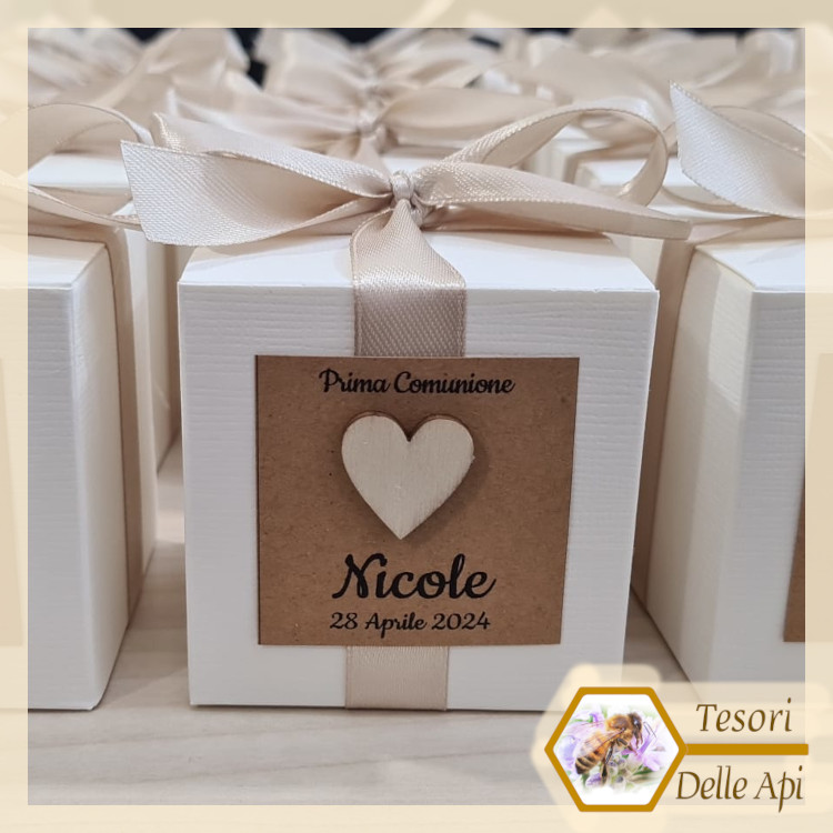 Modello 29 Bomboniere Miele Prima Comunione Cresima Vaso Spargimiele Scatola Etichetta personalizzata Modello 29 Bomboniere Miele Prima Comunione Cresima Vaso Spargimiele Scatola Etichetta personalizzata